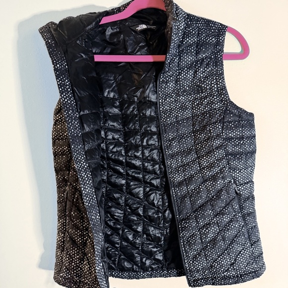 The North Face ThermoBall™ Eco Confetti Print Puffer Vest Black Size S/P EUC - Picture 4 of 7